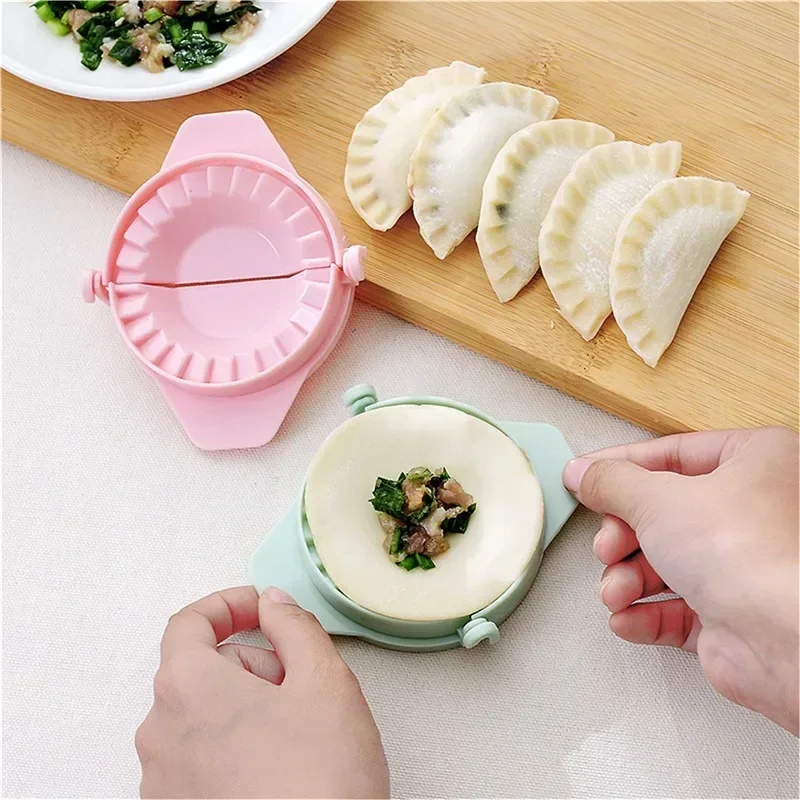 Kitchen Gadgets Dumpling Maker - キッチンガジェットDIY三日月型餃子作り器具手動餃子型プラスチック製キッチンミニクッキー型